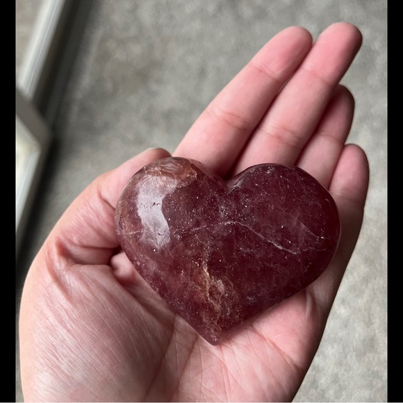 Tanzberry Quartz Polished Heart Carving - Picture 3 of 6